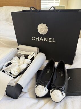 Chanel 26S Two-Tone Black & White Ballet Flats Matthieu Blazy collection 36.5